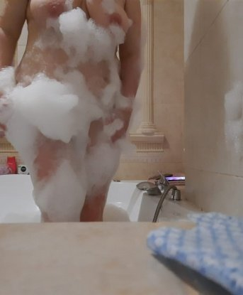 Молодая, сексуальная и игривая куколка приглашает в гости состоятельных мужчин для незабываемого отдыха. Гарантирую полное удовлетворение ваших желаний и фантазий. Звони, не пожалеешь! 8475, 40 лет